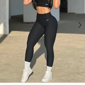 Bombshell Sportswear chevron leggings